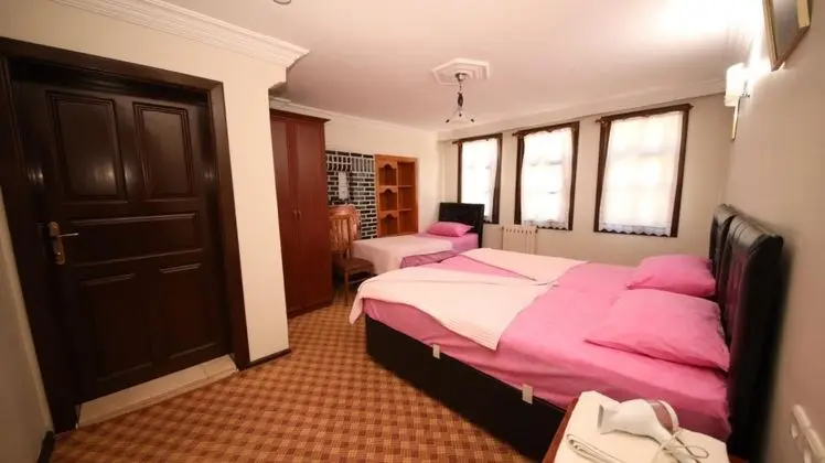 Aile Odası, Bahçe Manzaralı