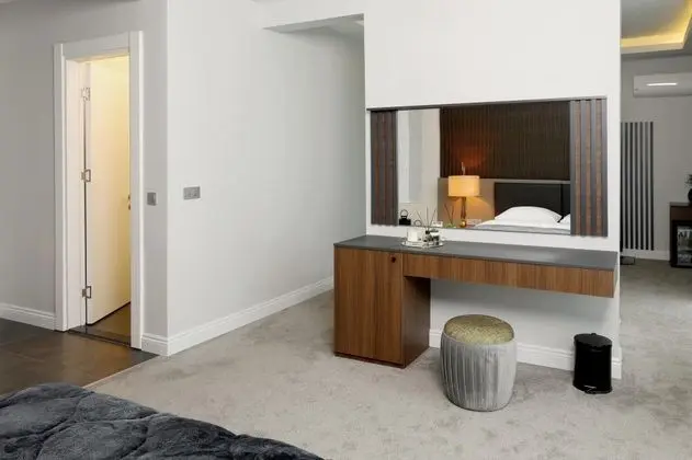 Suite, Göl Manzaralı, Jakuzili
