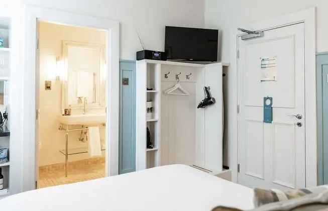 Classic Tek Büyük Yataklı Oda