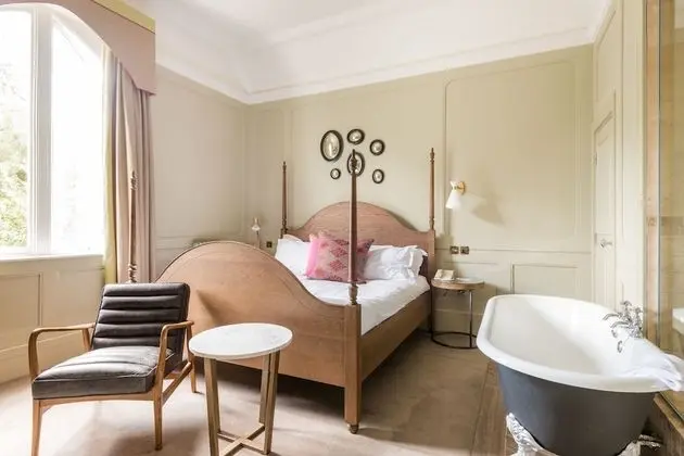 Deluxe Tek Büyük Yataklı Oda