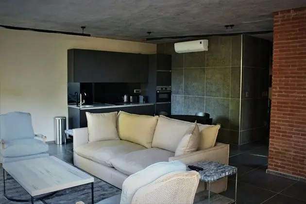 The Oak Suite