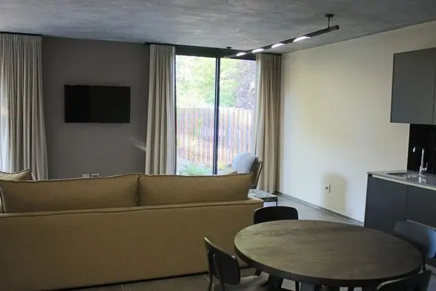 The Oak Suite
