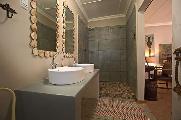 Tek Büyük Yataklı Oda (En-suite )