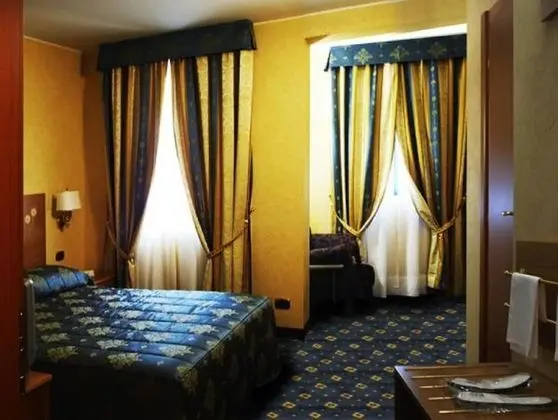 Büyük Yataklı Tek Kişilik Oda