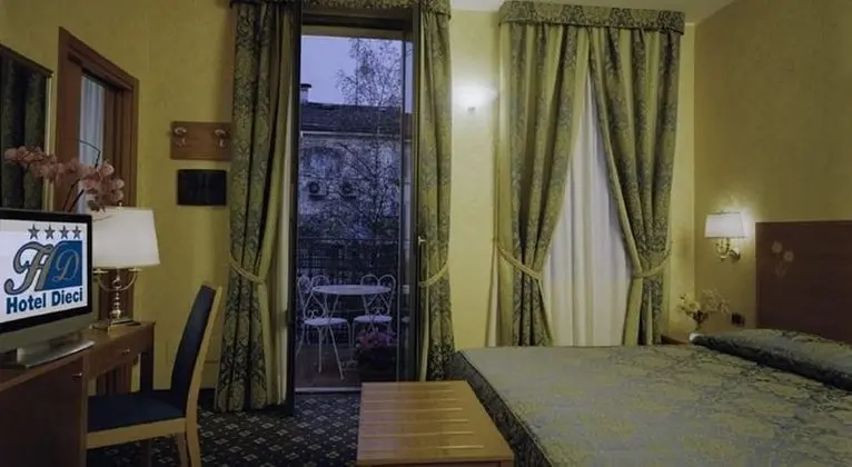 Standard Tek Büyük Yataklı Oda