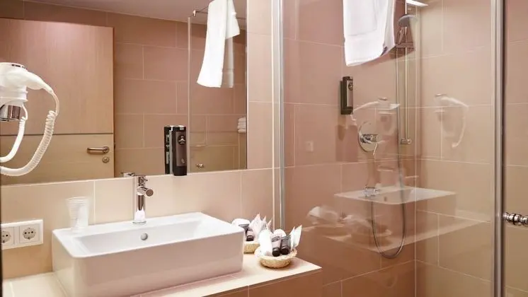 Tek Büyük Yataklı Oda, Balkon