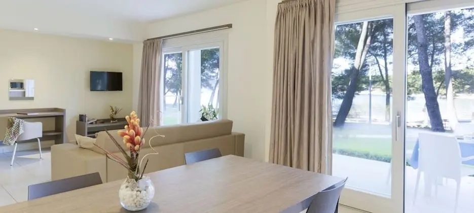 Royal Apart Daire, 2 Yatak Odası, Mutfak, Denize Sıfır