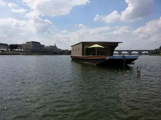 Family Kulübe (Loire Romance)