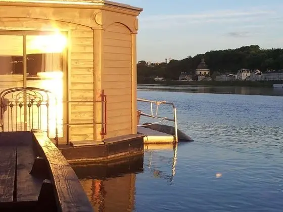 Family Kulübe (Loire Romance)