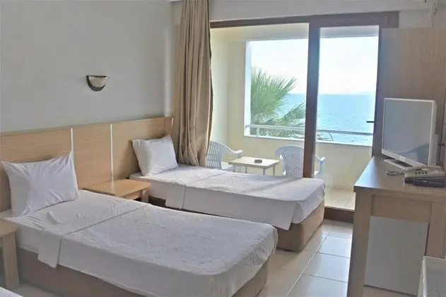 Üç Kişilik Oda, Deniz Manzaralı