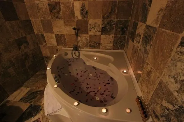 Cave Suite