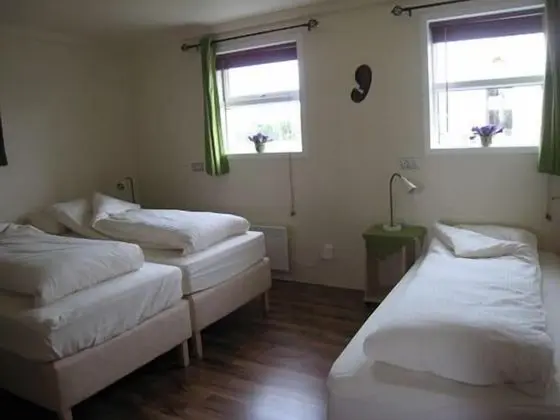 Üç Kişilik Oda, Ortak Banyo (Room 1)