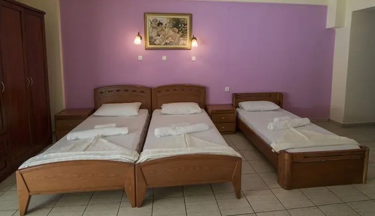 Üç Kişilik Oda