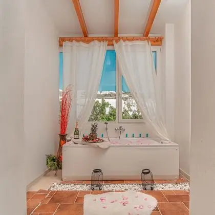 Deluxe Stüdyo Süit, Sıcak Su Havuzu (suite 2)