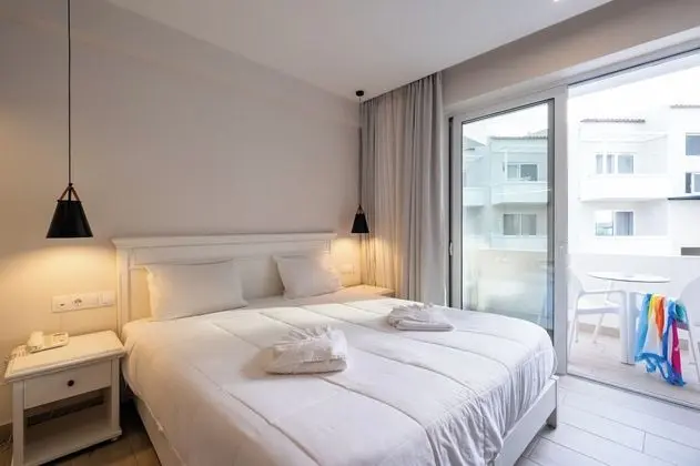 One Bedroom Suite Land View