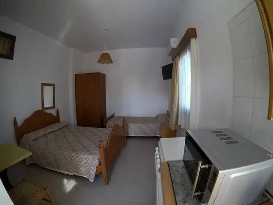 Economy Stüdyo, Havuz Kenarı