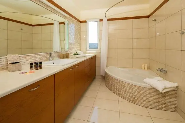 Family Villa, 4 Yatak Odası, Kişiye Özel Havuzlu, Deniz Manzaralı
