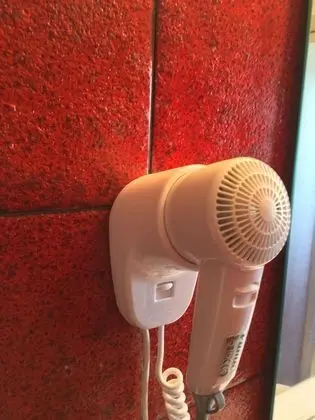 Üç Kişilik Oda, Ortak Banyo