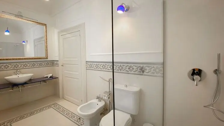 Exclusive Tek Büyük Yataklı Oda