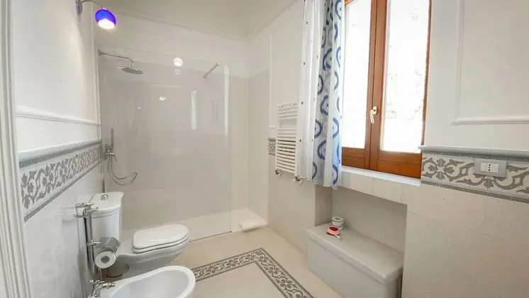 Exclusive Tek Büyük Yataklı Oda