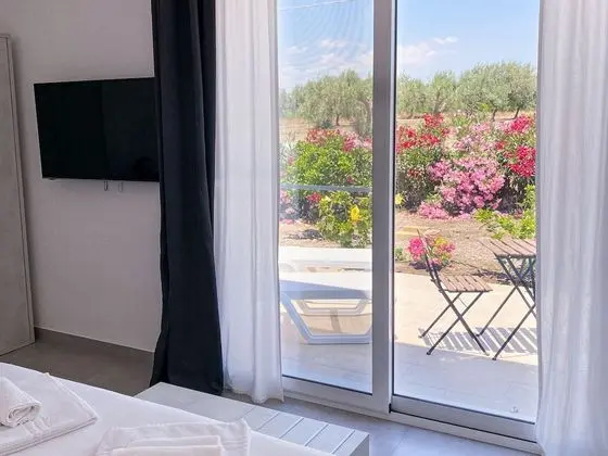 Comfort Tek Büyük Yataklı Oda, 1 En Büyük (King) Boy Yatak, Veranda, Bahçe Manzaralı