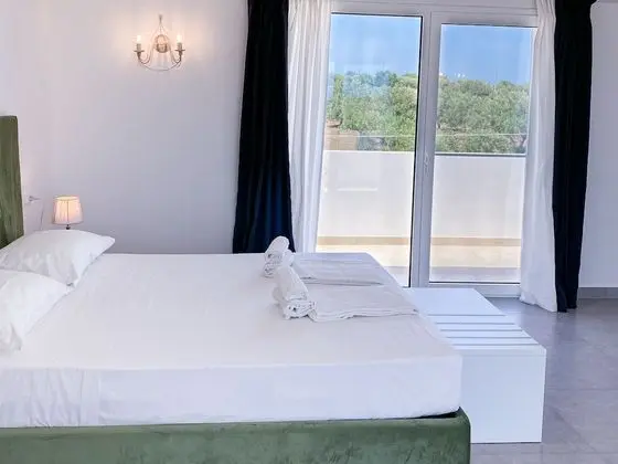 Elite Stüdyo Süit, Teras, Havuz Manzaralı