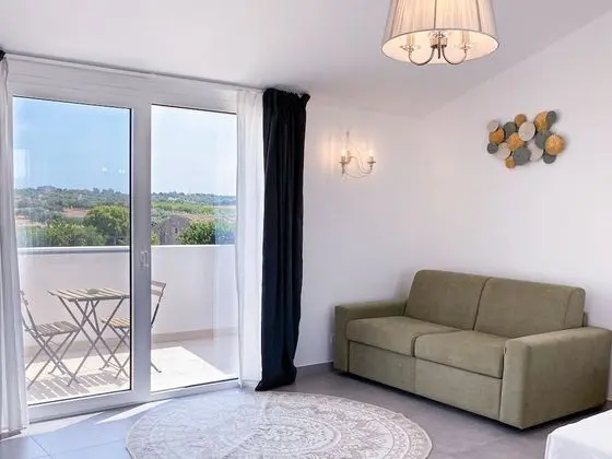 Elite Stüdyo Süit, Teras, Havuz Manzaralı