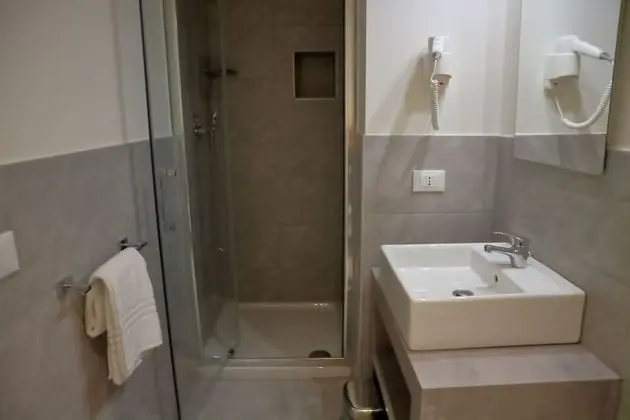 Comfort Tek Büyük veya İki Ayrı Yataklı Oda