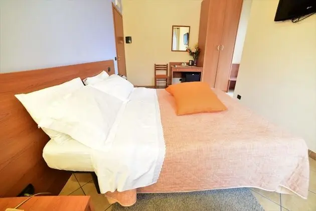 Standard Tek Büyük Yataklı Oda (Mountain and Sea View)