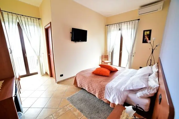 Standard Tek Büyük Yataklı Oda (Mountain and Sea View)