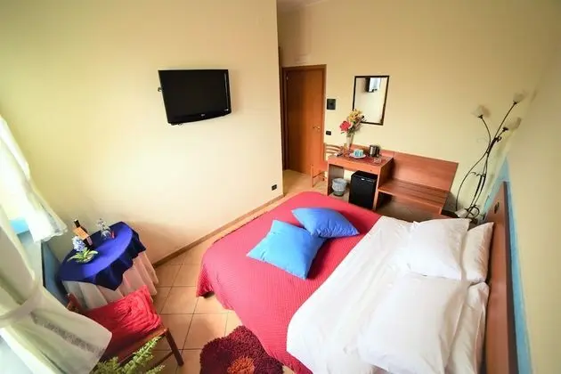 Standard Tek Büyük Yataklı Oda (Mountain and Sea View)