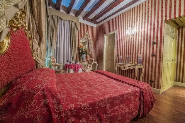 Deluxe Tek Büyük Yataklı Oda, Kanal Manzaralı