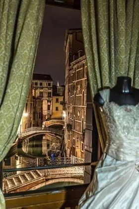 Deluxe Tek Büyük Yataklı Oda, Kanal Manzaralı