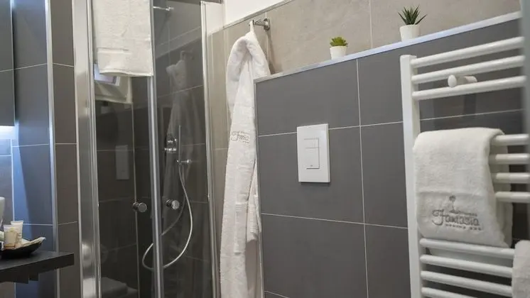 Luxury Tek Büyük Yataklı Oda