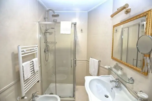 Standard Tek Büyük Yataklı Oda