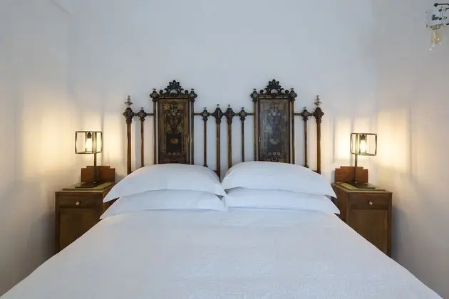 Deluxe Tek Büyük Yataklı Oda (Camelia)