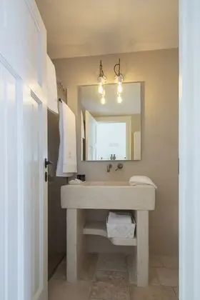 Deluxe Tek Büyük Yataklı Oda (Camelia)