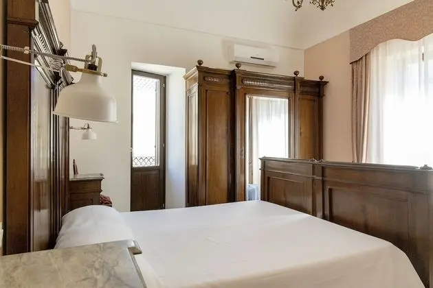 Deluxe Üç Kişilik Oda (Rosa)