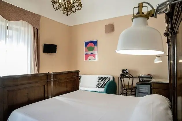 Deluxe Üç Kişilik Oda (Rosa)