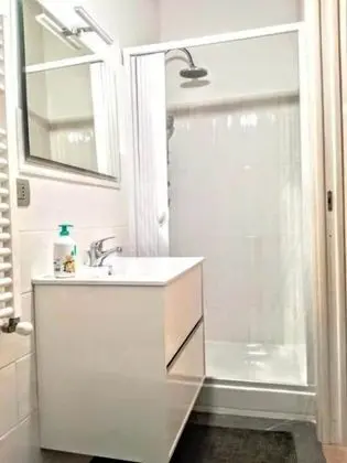 Tek Büyük Yataklı Oda, Banyolu/Duşlu