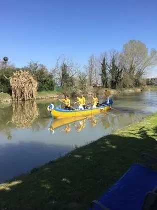 Superior Tek Büyük veya İki Ayrı Yataklı Oda, Kanal Manzaralı