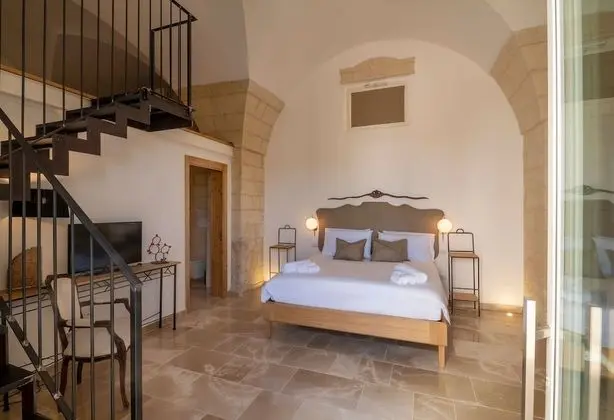 Deluxe Tek Büyük Yataklı Oda, Sıcak Su Havuzu