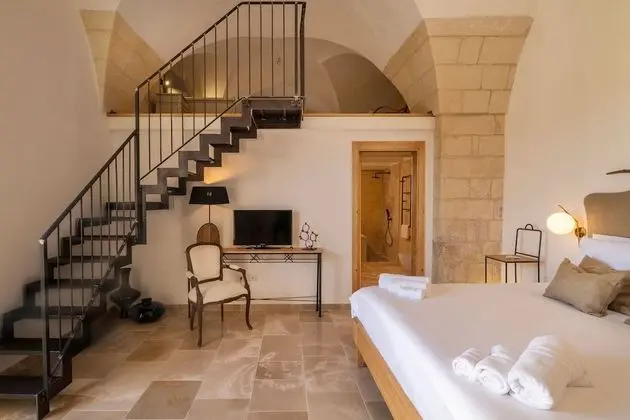 Deluxe Tek Büyük Yataklı Oda, Sıcak Su Havuzu