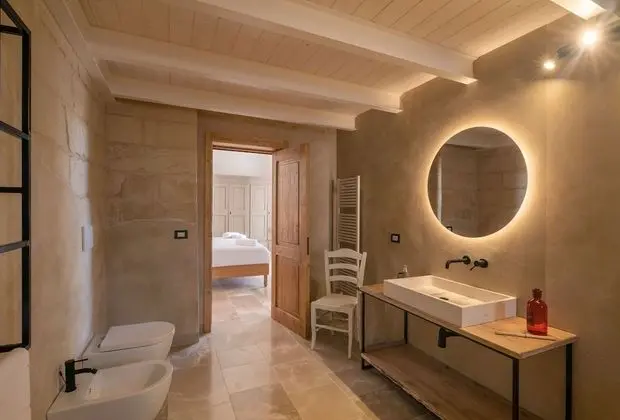 Deluxe Tek Büyük Yataklı Oda, Sıcak Su Havuzu