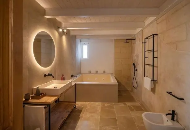 Deluxe Tek Büyük Yataklı Oda, Sıcak Su Havuzu