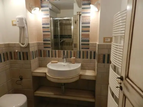 Üç Kişilik Oda