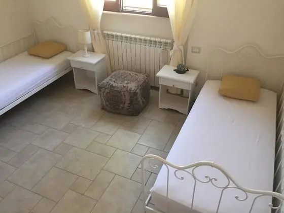Tek Büyük veya İki Ayrı Yataklı Oda, Ortak Banyo