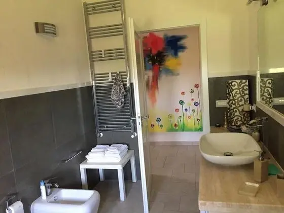Tek Büyük veya İki Ayrı Yataklı Oda, Ortak Banyo