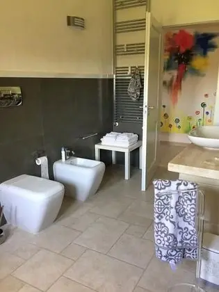 Tek Büyük veya İki Ayrı Yataklı Oda, Ortak Banyo