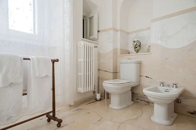 Tek Büyük Yataklı Oda (External Bathroom)